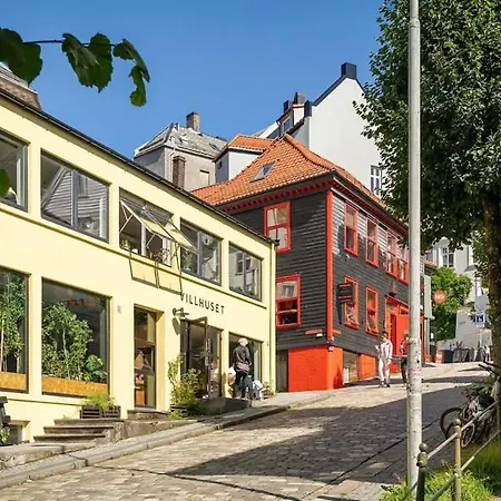 Apartment Dinbnb L 50 Meters To Bryggen L New 2023 L Sunny Backyard *