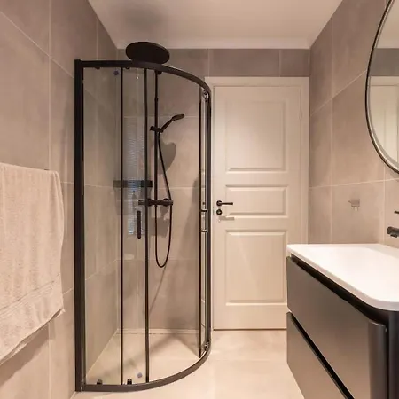 Lejlighed Dinbnb L 50 Meters To Bryggen L New 2023 L Sunny Backyard Bergen