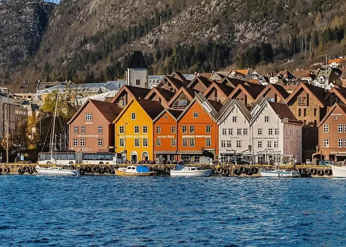 Dinbnb L 50 Meters To Bryggen L New 2023 L Sunny Backyard شقة برغن